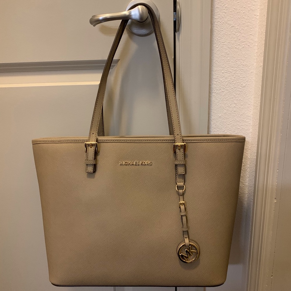Michael Kors Jet Set Tote in Dune